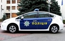 У Тернополі патрульні провели профілактичну бесіду з батьками, які залишили зачиненим в автомобілі 1,5-річного хлопчика