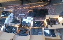 ДАІ затримала на в’їзді в Київ автомобіль, що перевозив 12 коробок зброї, у тому числі 17 кулеметів