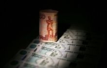 Russian ruble falls amid declining oil prices