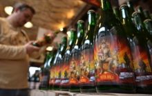 У Львові почали продавати пиво з Обамою, Меркель і Путіним на етикетках (фото, відео)