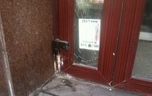 Ночью возле Запорожской ОГА произошел взрыв, повреждены стекла (фото)
