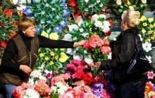 Поминальні дні: українцям радять не купувати штучні квіти на могили