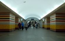 Станцию метро "Шулявская" закрыли из-за двух кухонных ножей в эскалаторе