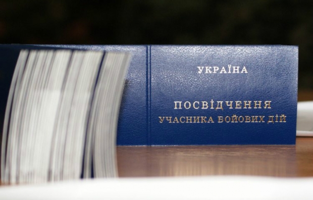 За місцем проживання осіб та в їх автомобілях виявлено та вилучено документи / фото УНІАН За місцем проживання осіб та в їх автомобілях виявлено та вилучено документи / фото УНІАН