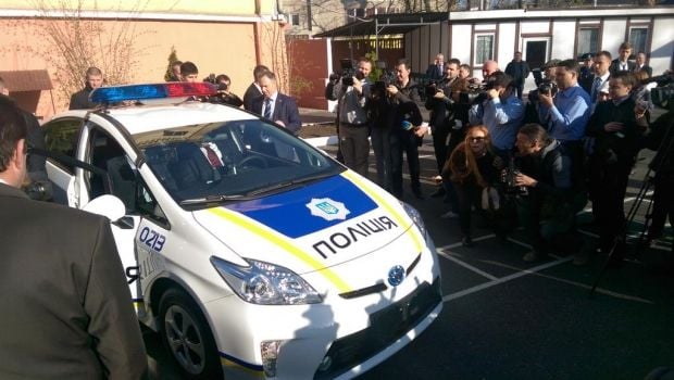 Poroshenko's test drive of a new patrol car / @STsegolko Poroshenko's test drive of a new patrol car / @STsegolko