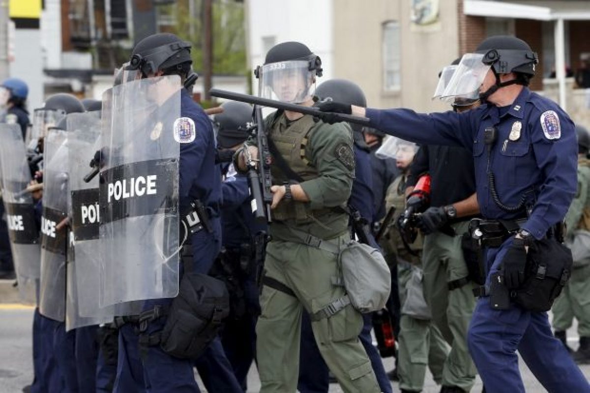 Трагедия в балтиморе сша. Полицейские Балтимора. Police Балтимор. Полиция Балтимора фото.
