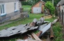 На Львовщине ураган посрывал крыши с 17 домов