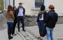 В Симферополе начался суд над студентами, снимавшими видеоролик в поддержку ATR