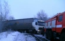 На Львовщине из-за снега и ветра осложнен проезд на перевалах и дорогах