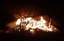 У Донецьку після попадання снаряда спалахнув будинок