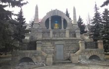 У Челябінську пофарбували пам'ятник Леніну в кольори українського прапора (фоторепортаж)