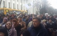 Учасники "кредитного майдану" частково перекрили дорогу біля Ради (фото)
