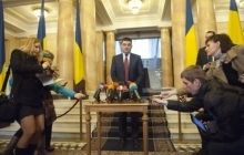 Зміни до Конституції щодо децентралізації мають бути внесені до місцевих виборів - Гройсман
