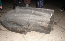 В Днепропетровске повалили очередного Ленина