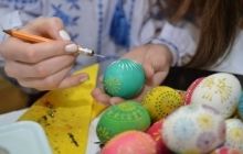 Canadian students learn Ukrainian tradition of Easter painting