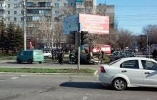 В Мариуполе перевернулся автомобиль с военными (фото)