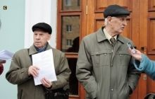 В России двое ветеранов вернули властям медали к 70-летию Победы в знак протеста