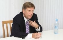 Бывший посол США в России считает главной задачей Путина состояние "ни войны, ни мира"