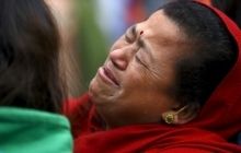На Эвересте при сходе лавины погибли 65 альпинистов, более тысячи человек ожидают эвакуации
