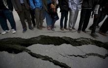 Desperate Nepalis flee capital as aftershocks spread fear