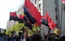 Три сотни бойцов "Правого сектора" пикетируют АП в Киеве (фото)
