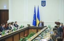 Yatseniuk asks court to arrest gas from Firtash companies