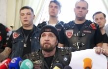 Байкер "Хирург" рассказал, откуда у "Ночных волков" взялись косметички