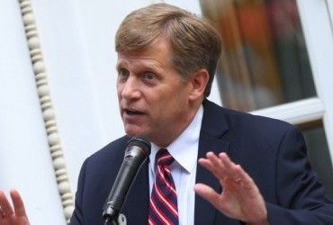 Макфол предложил олигархам РФ схему для выхода из-под санкций