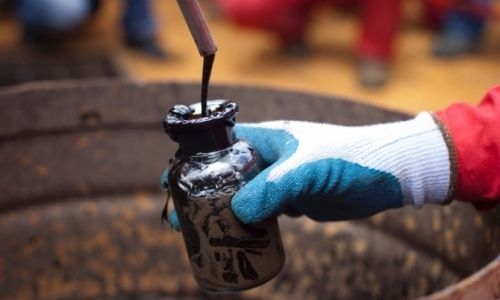 ВВП России падает впервые с июня, открывая перспективу более длительного кризиса :