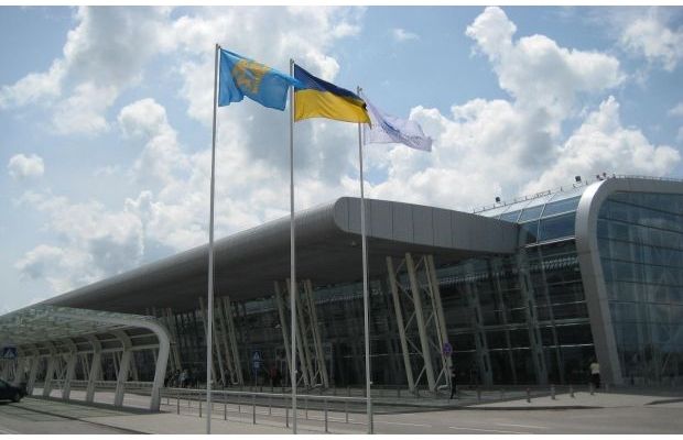 Аеропорт "Львів" може першим відновити роботу: названо умову
