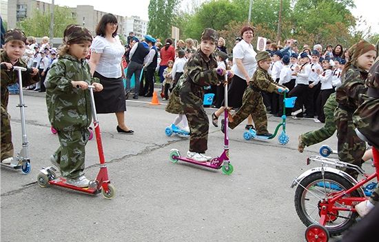 В Ростове проведут парад одетых в форму детей В Ростове проведут парад одетых в форму детей