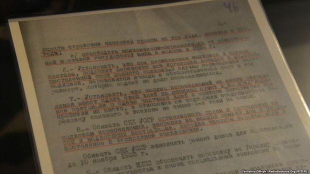 Таємна постанова РНК УСРР про розподіл переселенців по території України. / Євгенія Олійник/radiosvoboda Таємна постанова РНК УСРР про розподіл переселенців по території України. / Євгенія Олійник/radiosvoboda