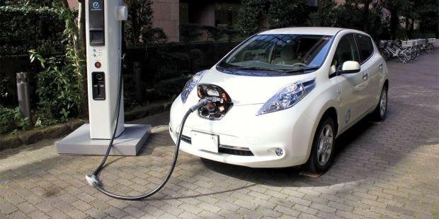 Experts say that even after the abolition of all taxes there will be no collapse of the prices on electric vehicles and no boom in sales in 2016 / in.com.bo