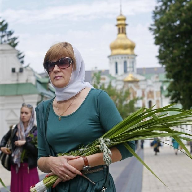 Свято Трійці у Києво-Печерській лаврі: за богослужінням сугубо молилися за мир в Україні (фоторепортаж)