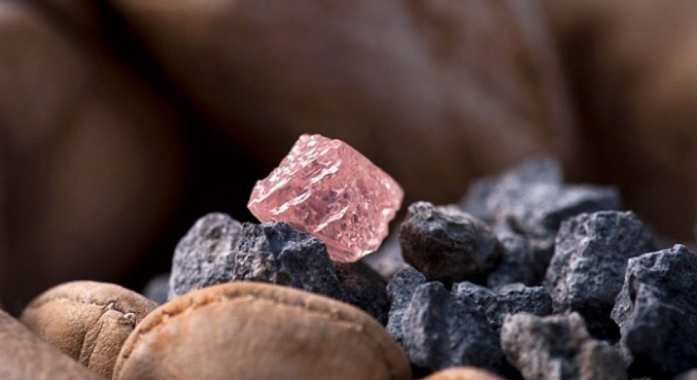 Китайські вчені створили унікальний мінерал, який твердіший за природний алмаз