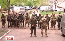Поблизу блокованої десантниками бази "Правого сектора" пролунав постріл - ЗМІ