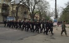 Одесити збираються на траурний мітинг біля Будинку профспілок, навколо - сотні силовиків (фото)