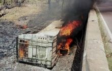 В Индии автобус упал с моста и взорвался: в огне погибло 50 человек (фото, видео)