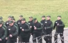 "Флешмоб" за ґратами: у РФ 500 ув'язнених під "Катюшу" марширували і шикувалися в слова (відео)