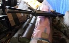 На блокпосту у Дніпропетровській області затримали автомобіль з великим арсеналом зброї (фото, відео)