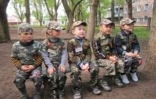 У Горлівці дошкільнят на честь 70-річчя Перемоги одягнули у форму з нашивками «Беркут» (фоторепортаж)