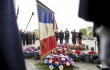 У Європі сьогодні відзначають День Перемоги з квітами і почестями (фоторепортаж)