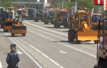 Парад у Мінську: Трактори і син Лукашенка у формі головнокомандувача (фоторепортаж)