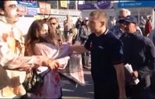 Читатели газеты "Вести" напали на активистов, пародирующих их в костюмах зомби (видео)