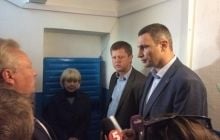 Кличко проинспектировал ремонт подъездов в Оболонском районе столицы (фото)