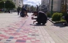 В Сумах на брусчатке рисуют 500-метровый орнамент вышиванки (фото)