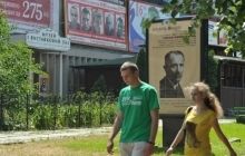 В Киеве будут бороться с незаконной рекламой с помощью ярких стикеров
