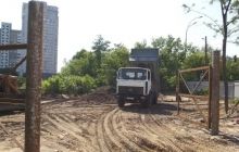 На Позняках під забудову засипають озеро, якого за документами не існує (фото)