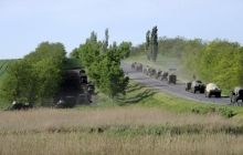 Reuters зняв велику колону російської військової техніки, яка прямує до кордону з Україною