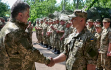 Порошенко наградил бойцов, которые под Счастьем задержали российских спецназовцев (фото)